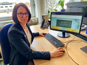 Frau am Computer