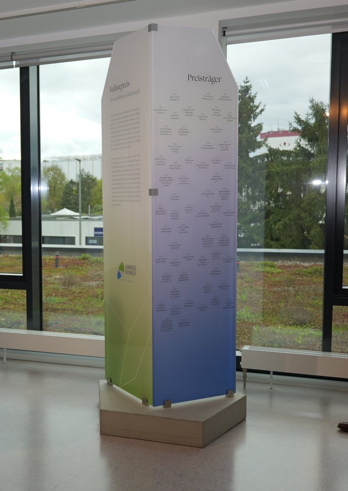 Stele der Kulturpreisträger im Landratsamt