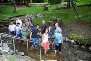 Personengruppe im Kneipp-Becken