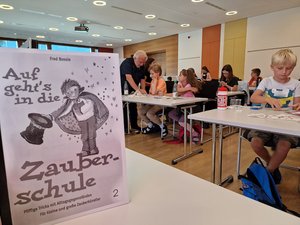 Kinder beim Zaubern