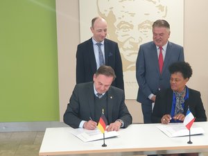 Personengruppe/ Unterschrift Partnerschaftsvertrag