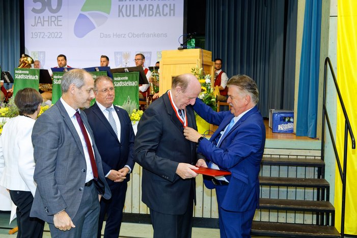 Verleihung der Silbernen Bürgermedaille an Dr. Christoph Scheurer