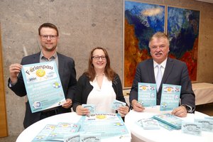 Personengruppe mit Ferienpass