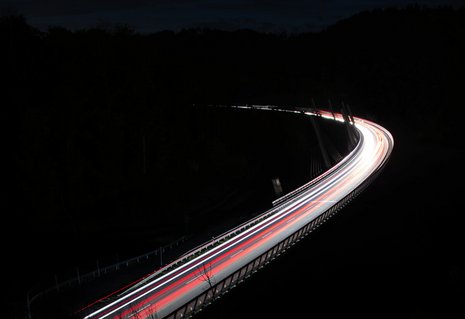 Ortsumgehung Untersteinach bei Nacht, 10.10.2022, Frank Schwabbauer