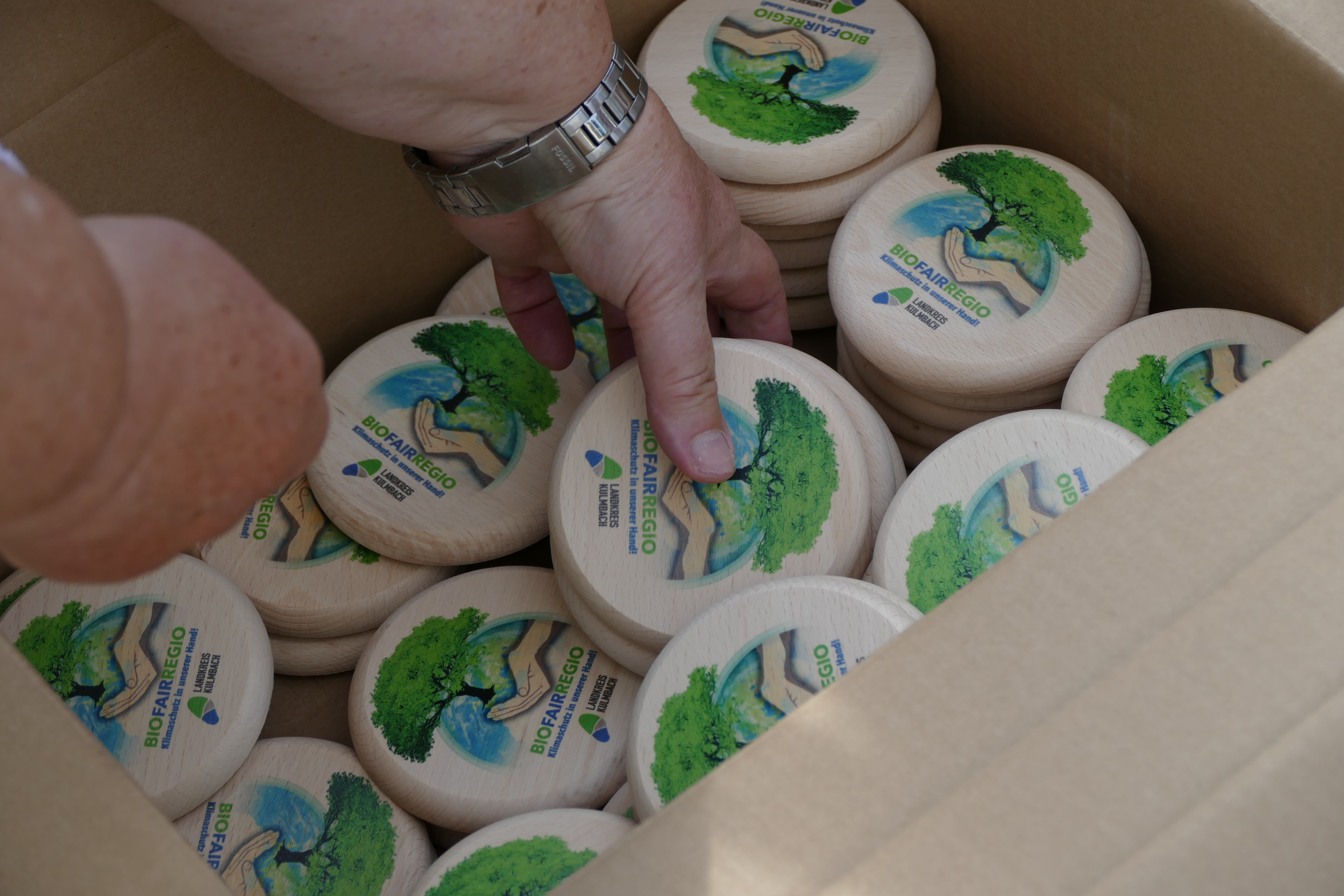 Untersetzer aus Fairtrade-Holz
