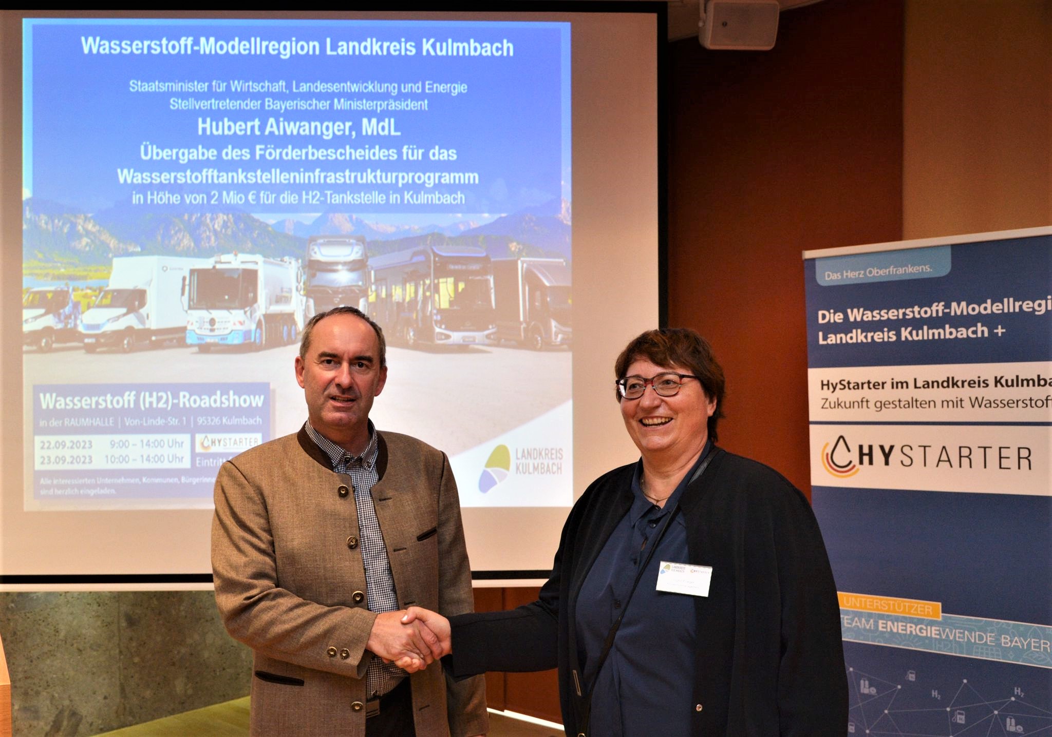 Wirtschaftsminister Hubert Aiwanger und Klimaschutzmanagerin Ingrid Flieger