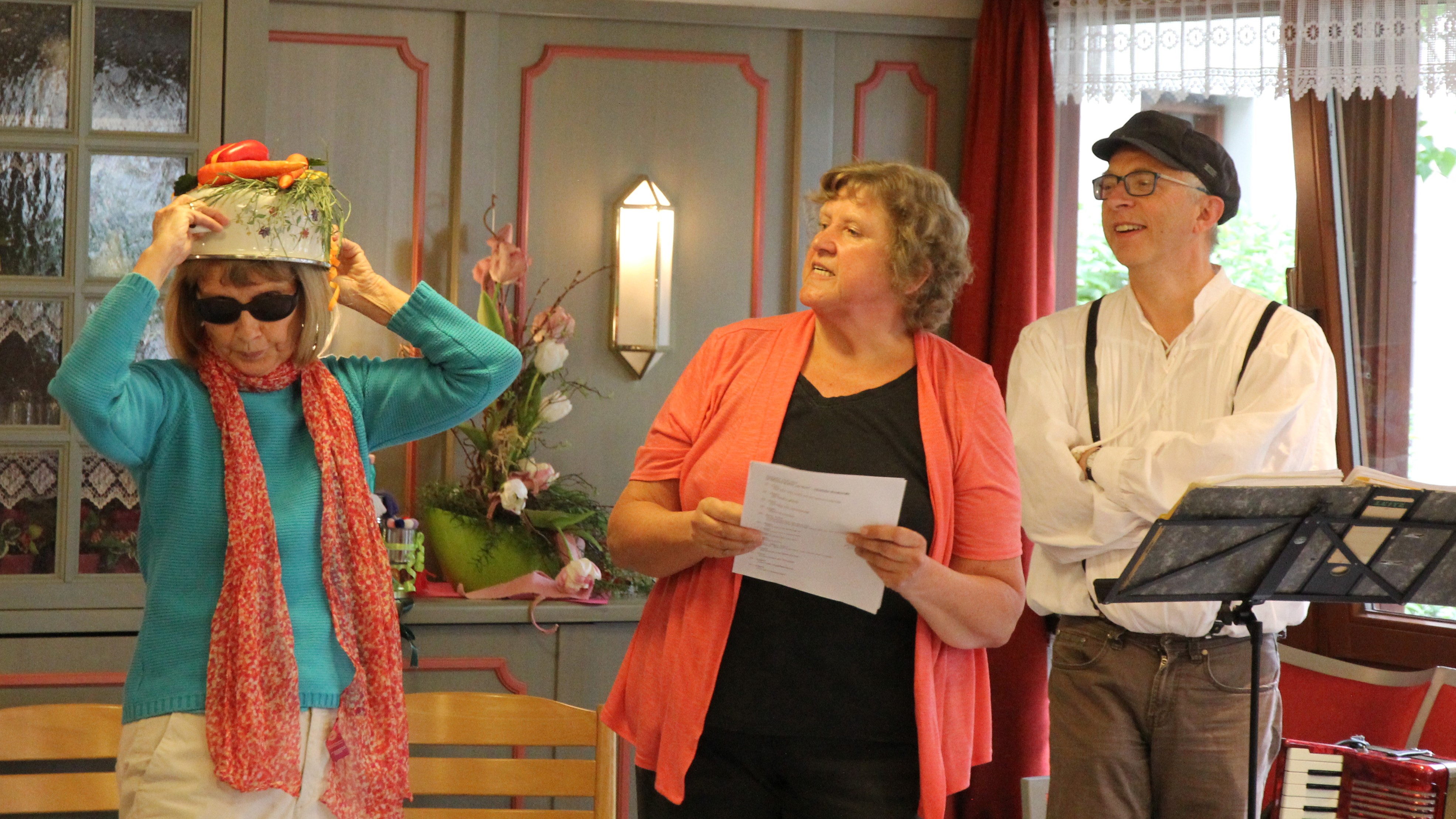 Auf dem Foto v. l. Bärbl Zeller, Karin Minet, Jürgen Treppner
