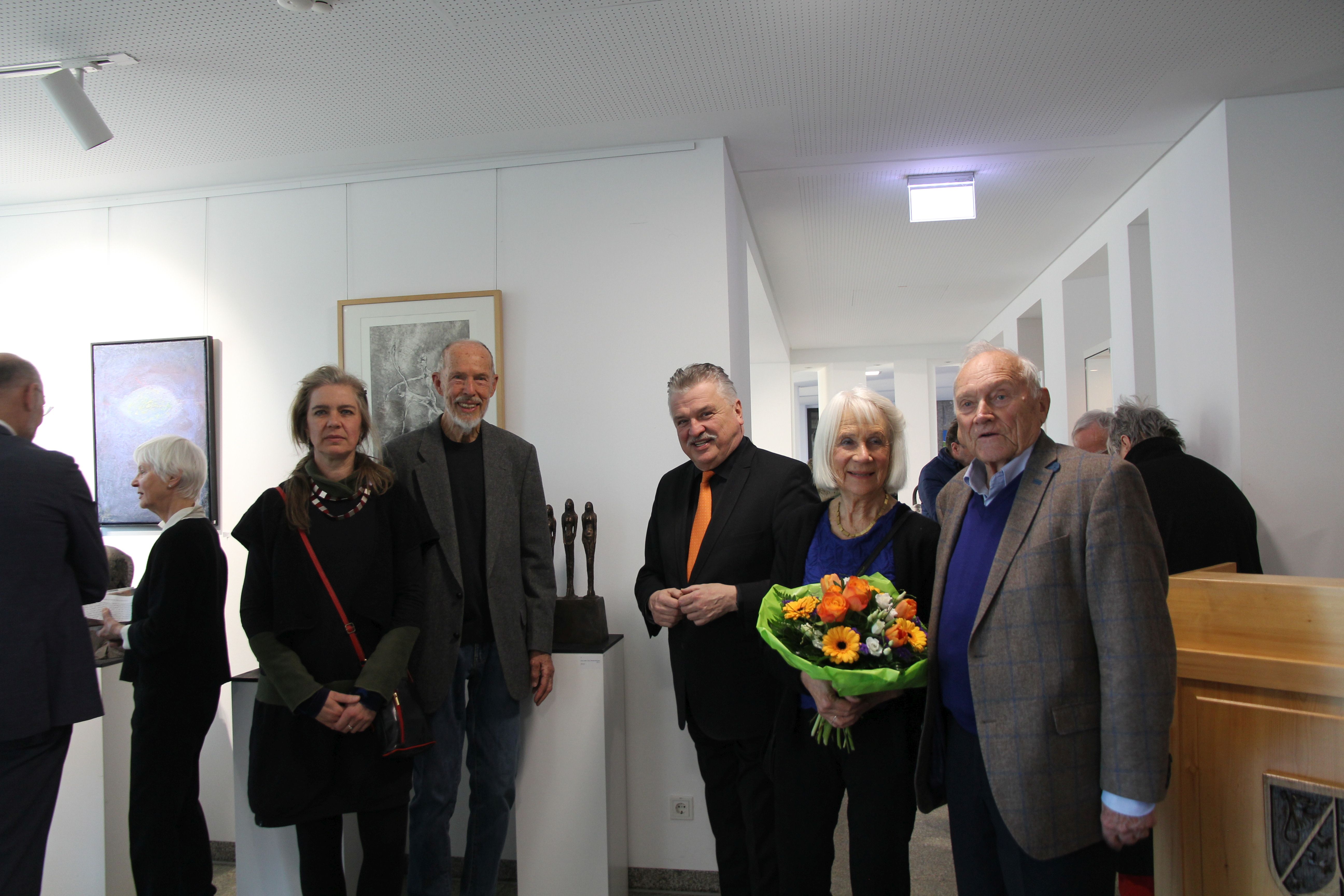 Gäste der Ausstellungseröffnung