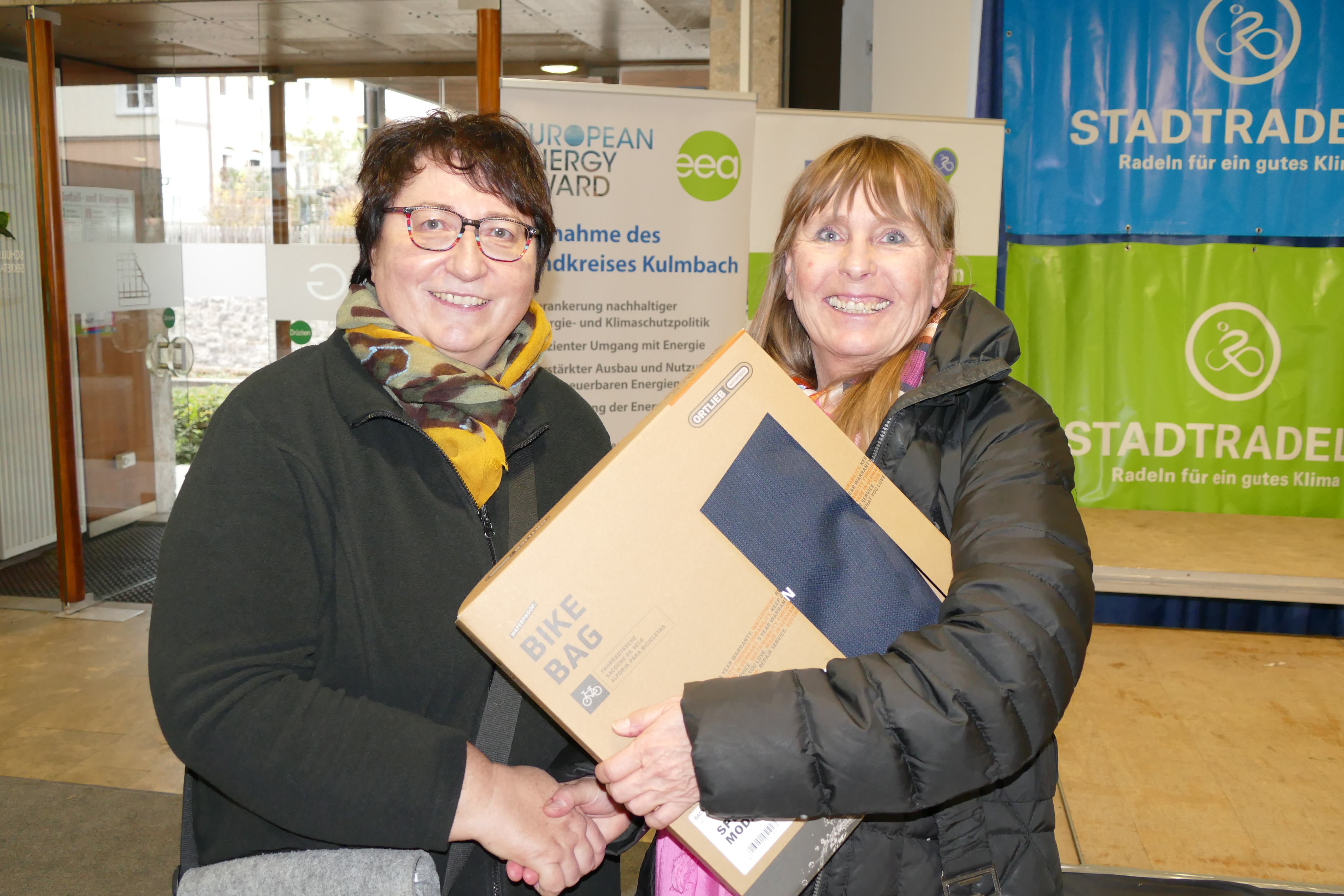 Klimaschutzmanagerin Ingrid Flieger mit Dagmar Keis-Lechner, STADTRADELN-Star 2024