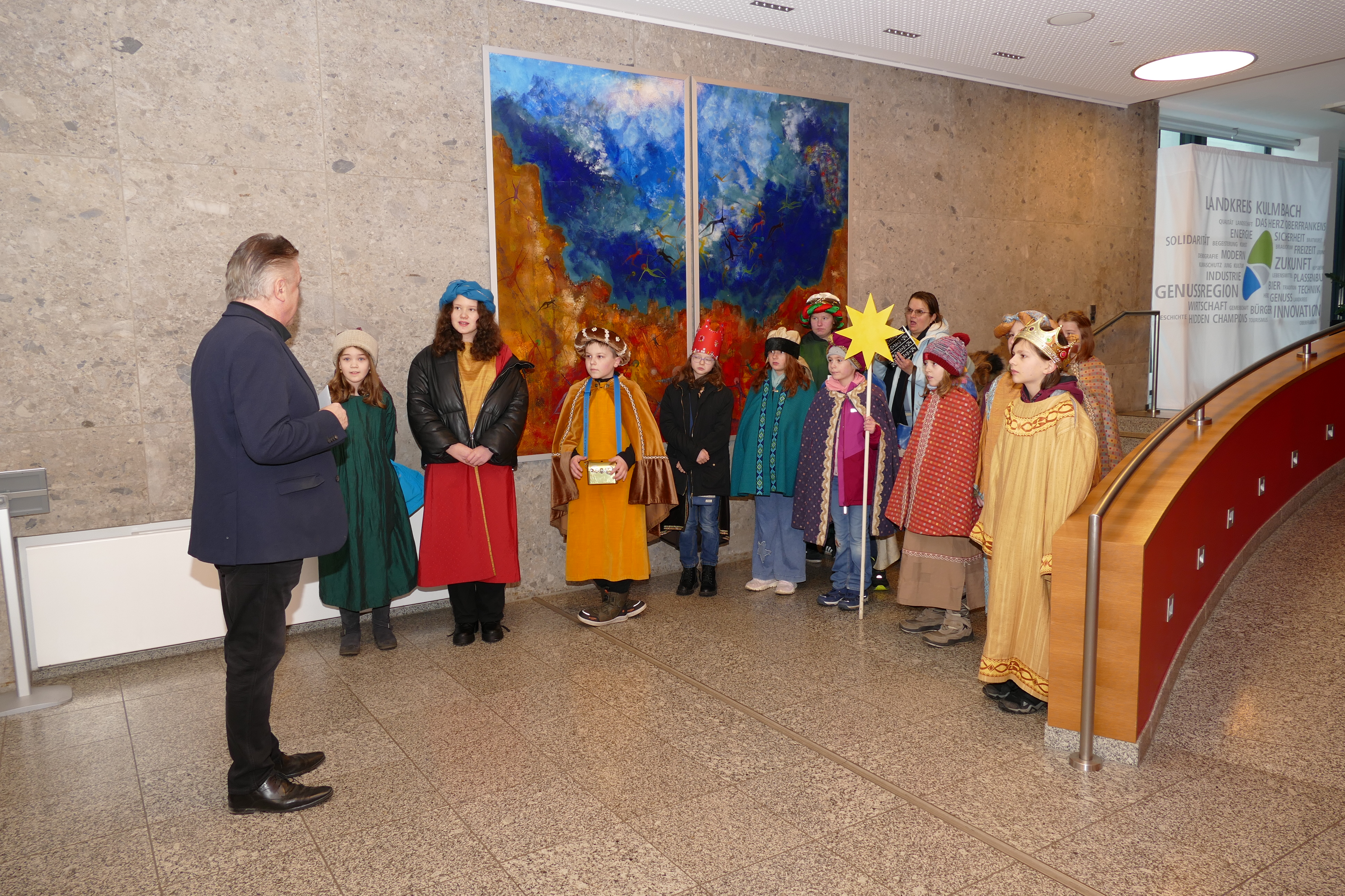 Sternsinger mit Landrat