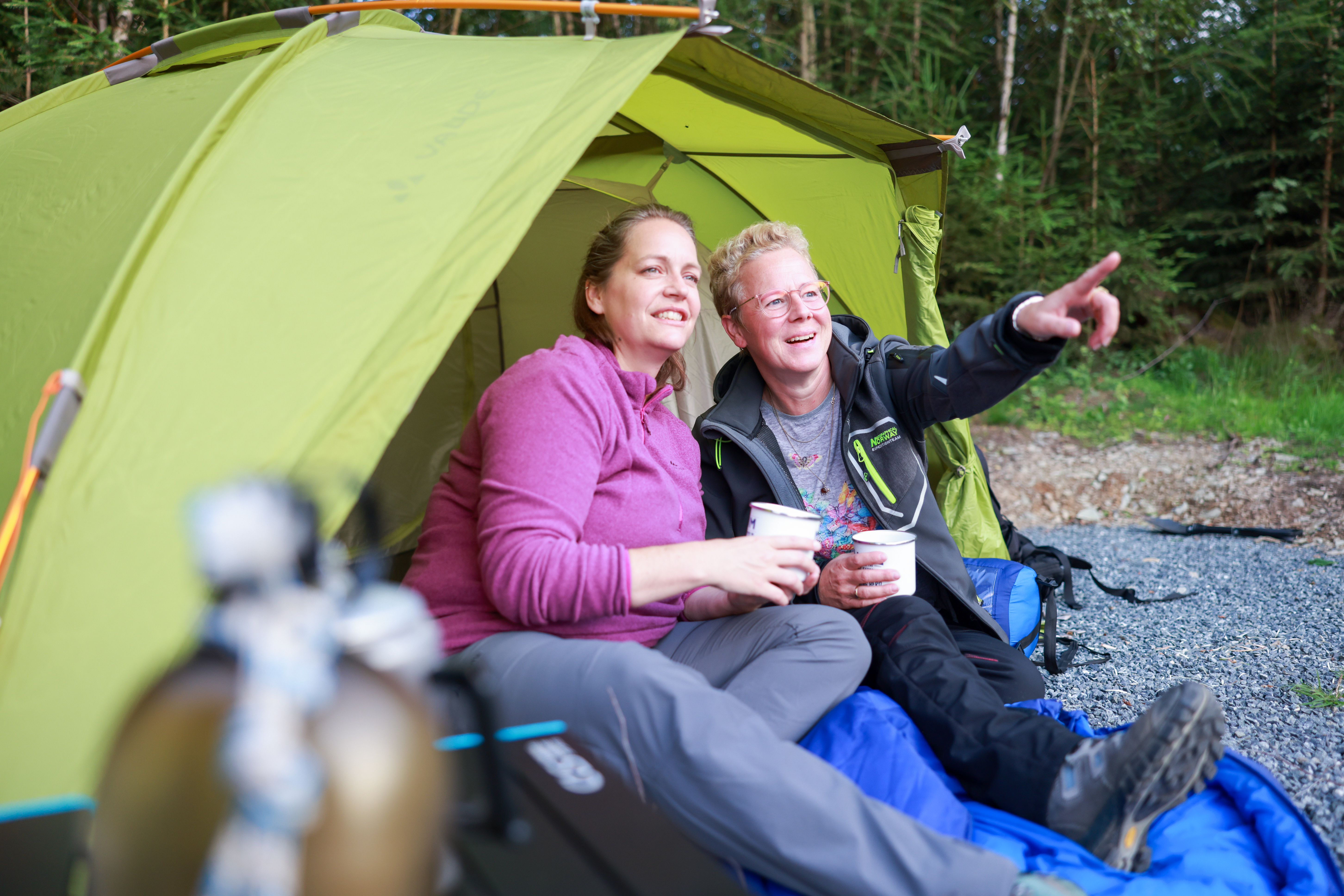Personen im Trekkingzelt
